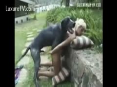 Her dog screwed the sexy blonde.
